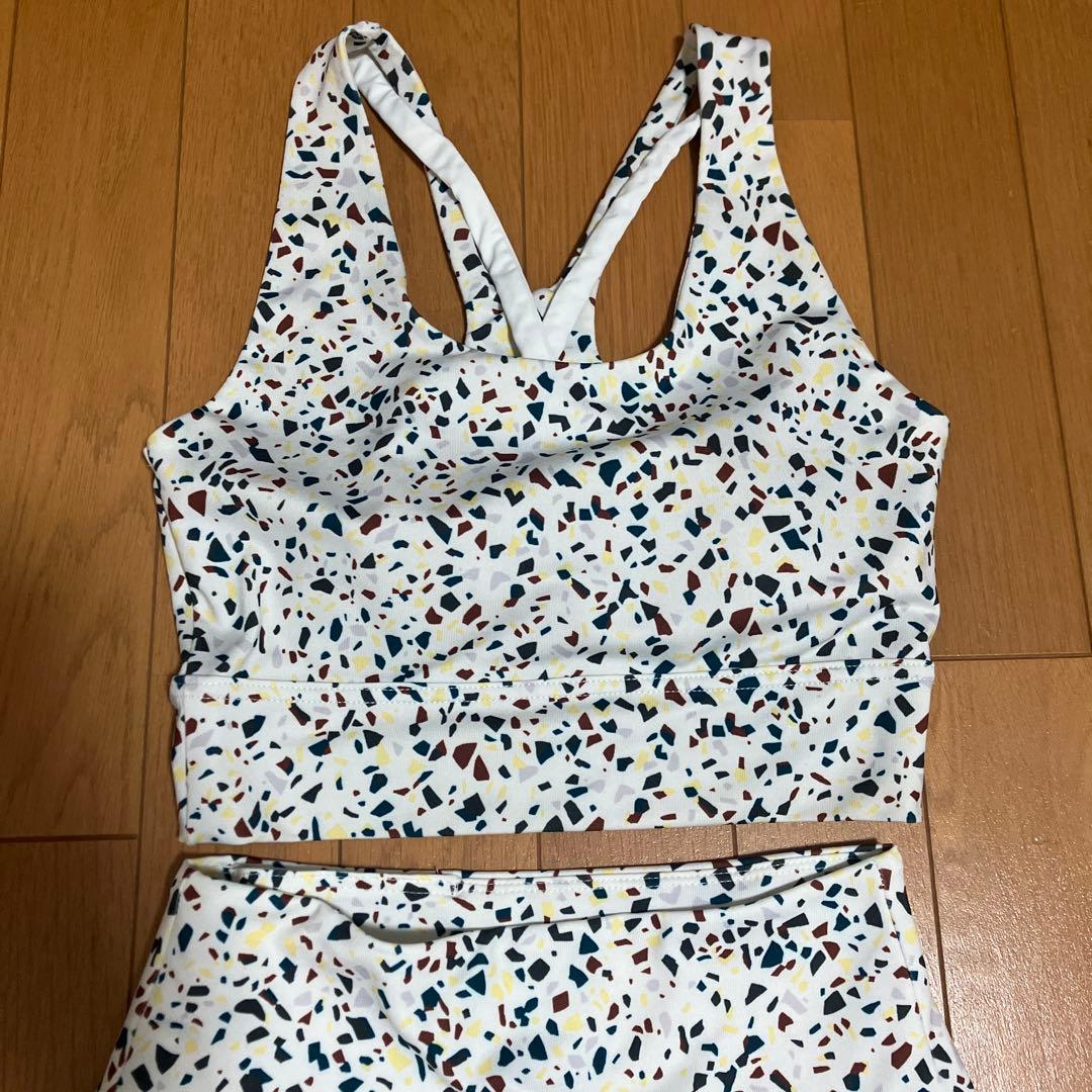 emmi yoga 上下　セットアップ　テラゾー柄　オフホワイト×カラフル