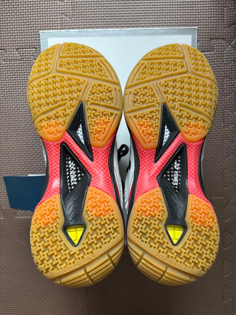 YONEX パワークッション65Z ホワイト/レッド 23.5cm