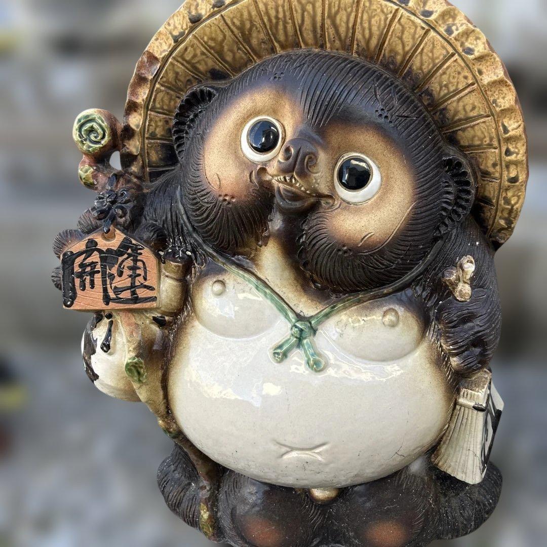 たぬきの陶器置物