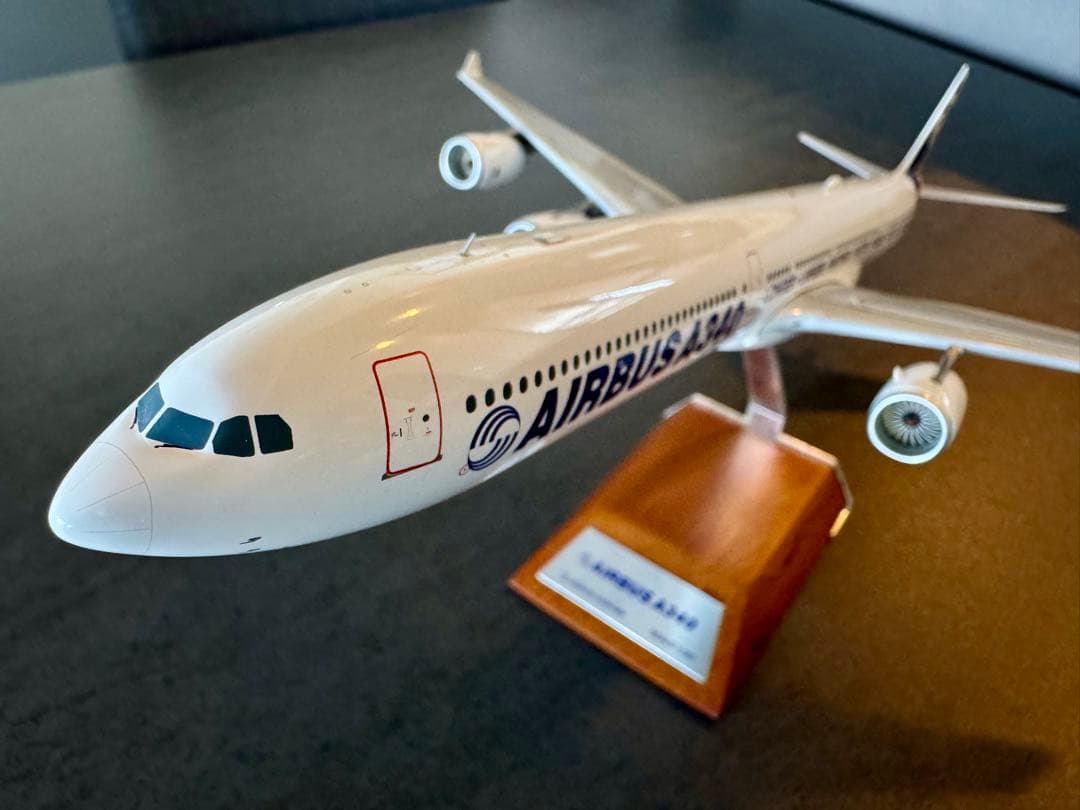 Airbus A340-600 ダイキャストモデル 1/200