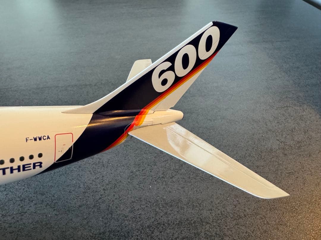 Airbus A340-600 ダイキャストモデル 1/200