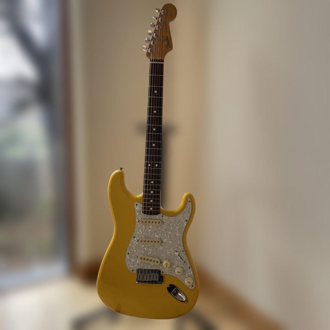 Fender Stratocaster Fシリアル