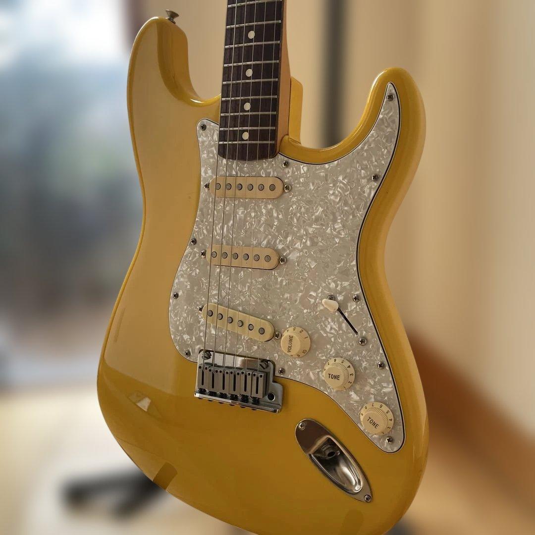 Fender Stratocaster Fシリアル