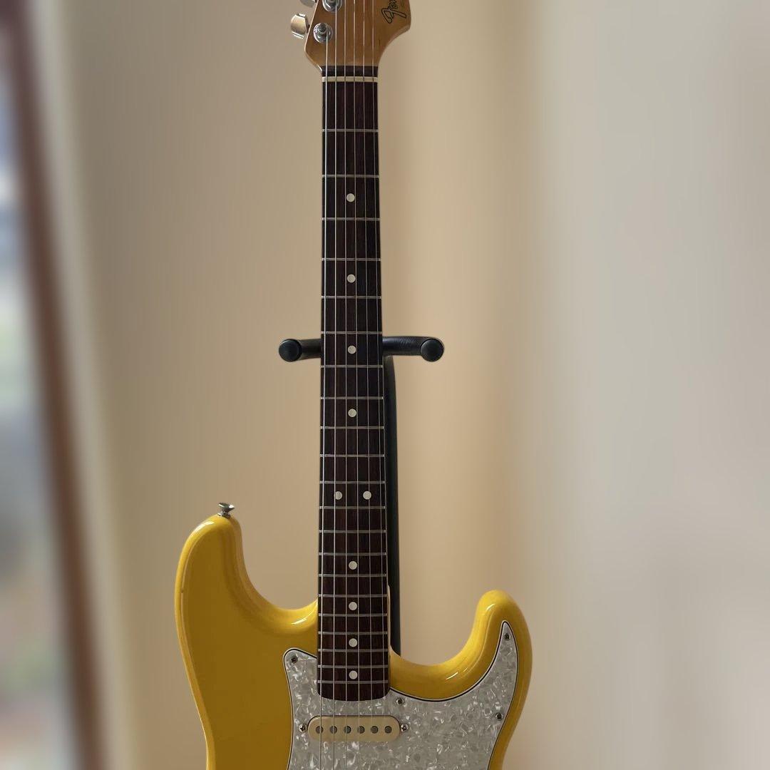Fender Stratocaster Fシリアル