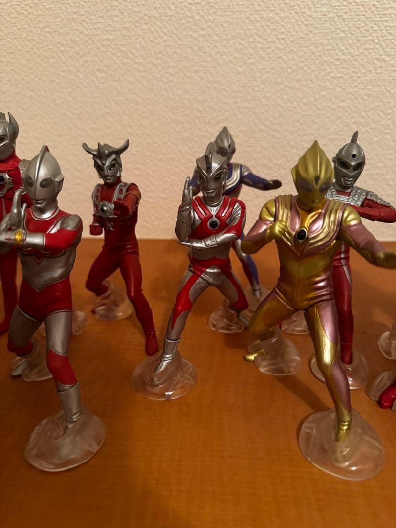 アルティメットルミナス　ウルトラマン　16体セット　発光ルミナス8個付