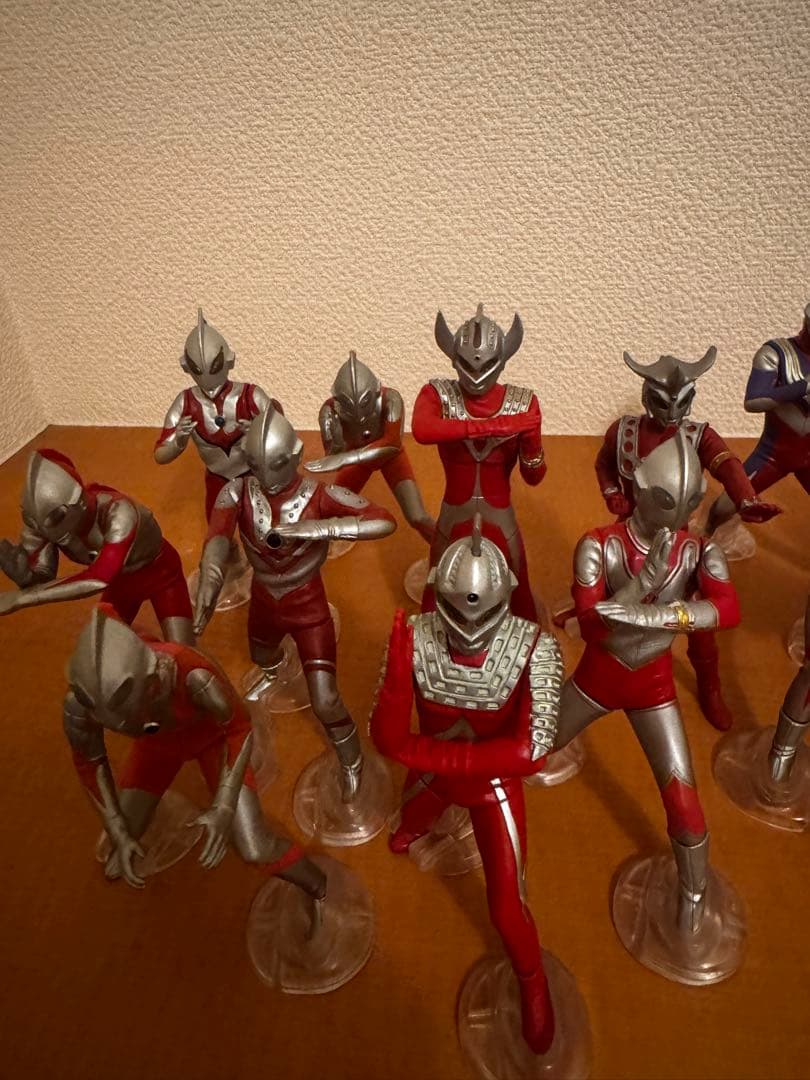 アルティメットルミナス　ウルトラマン　16体セット　発光ルミナス8個付