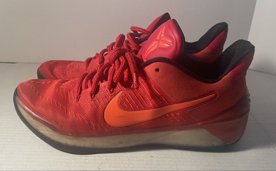 Nike Kobe レッド シューズ(男性用)