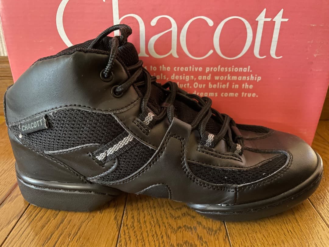 CHACOTT チャコット　ダンスシューズ　２３、５cm 　ミドルカット