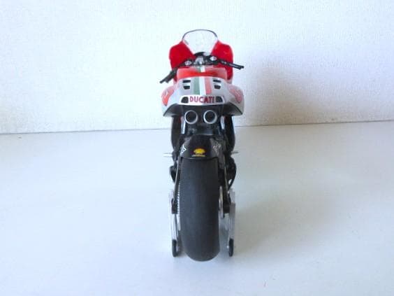 PROTAR (1/9) ドゥカティ Desmosedici GP6