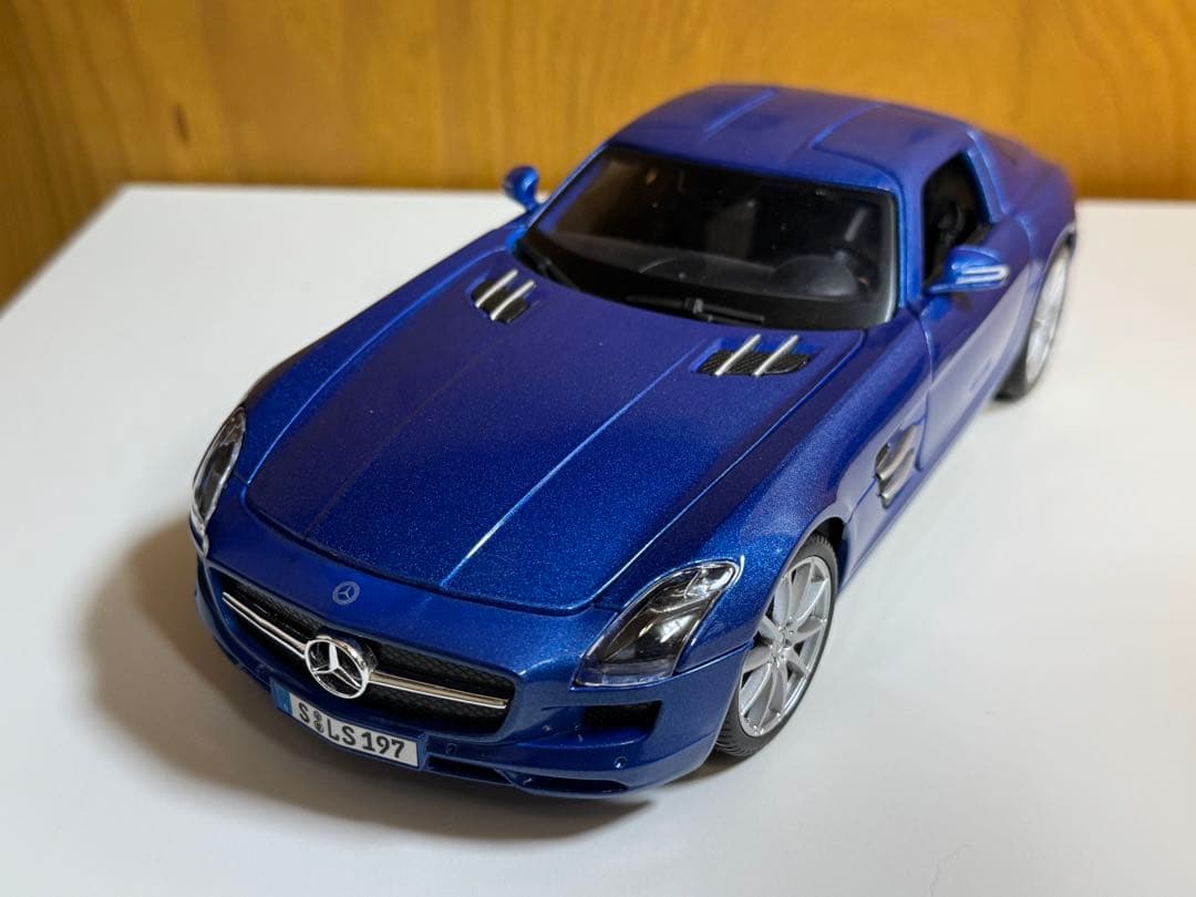 ベンツ SLS AMG 1/18 箱付き マイスト
