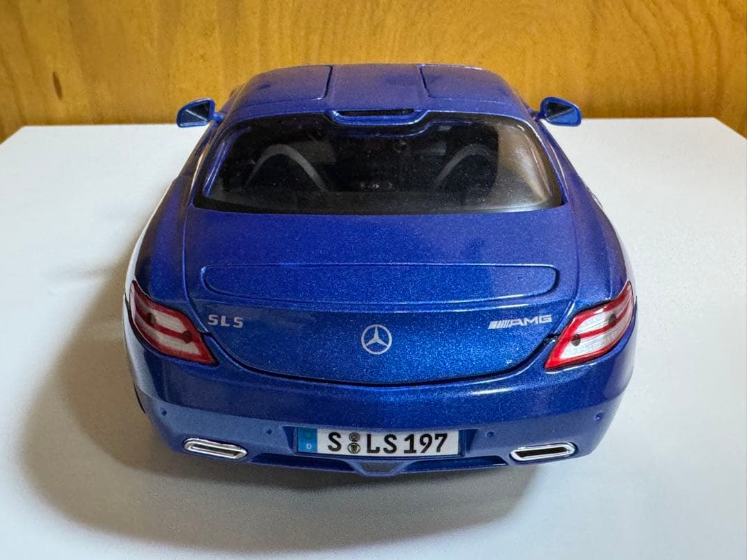 ベンツ SLS AMG 1/18 箱付き マイスト