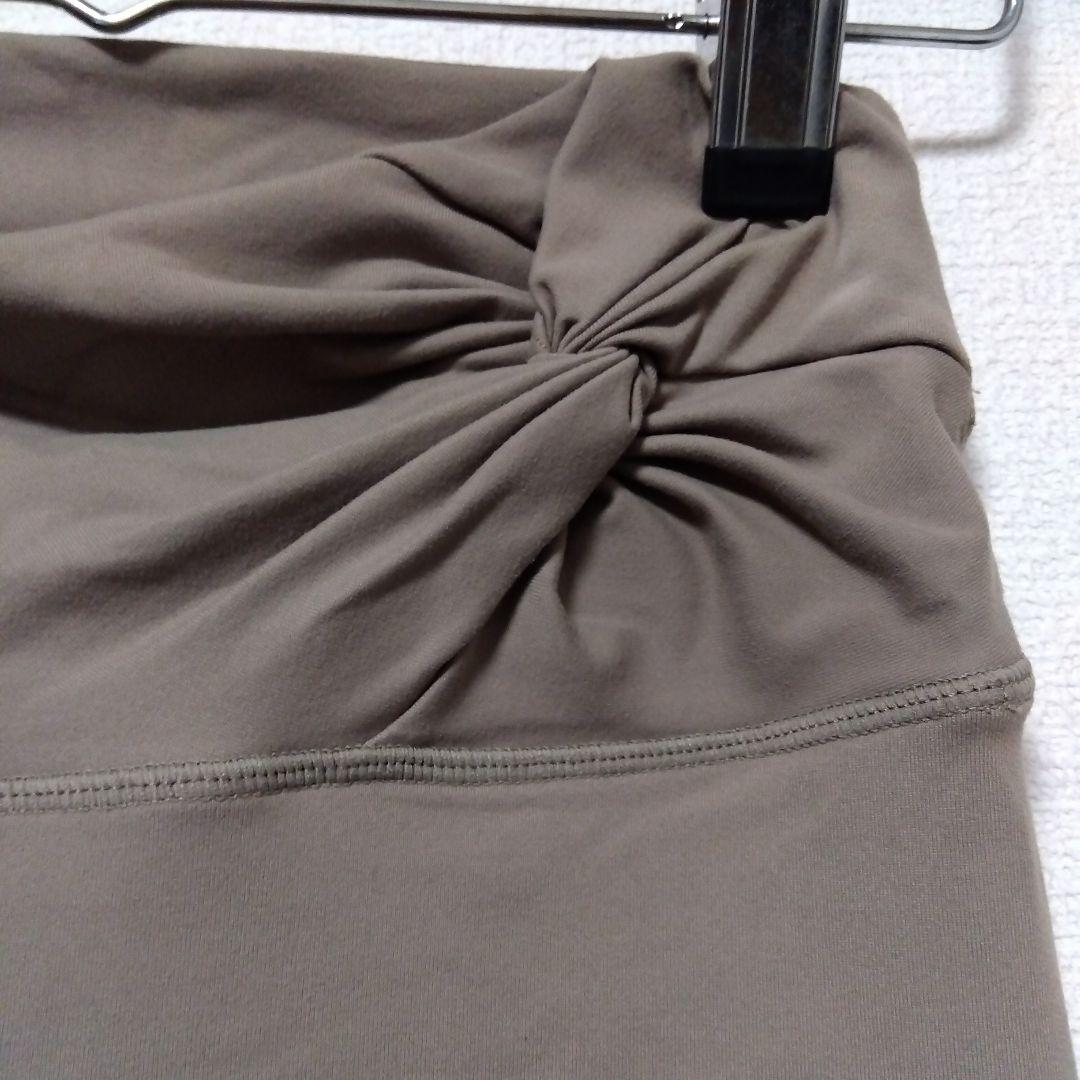 SUKLAブラトップとレギンスのセット ベージュ系