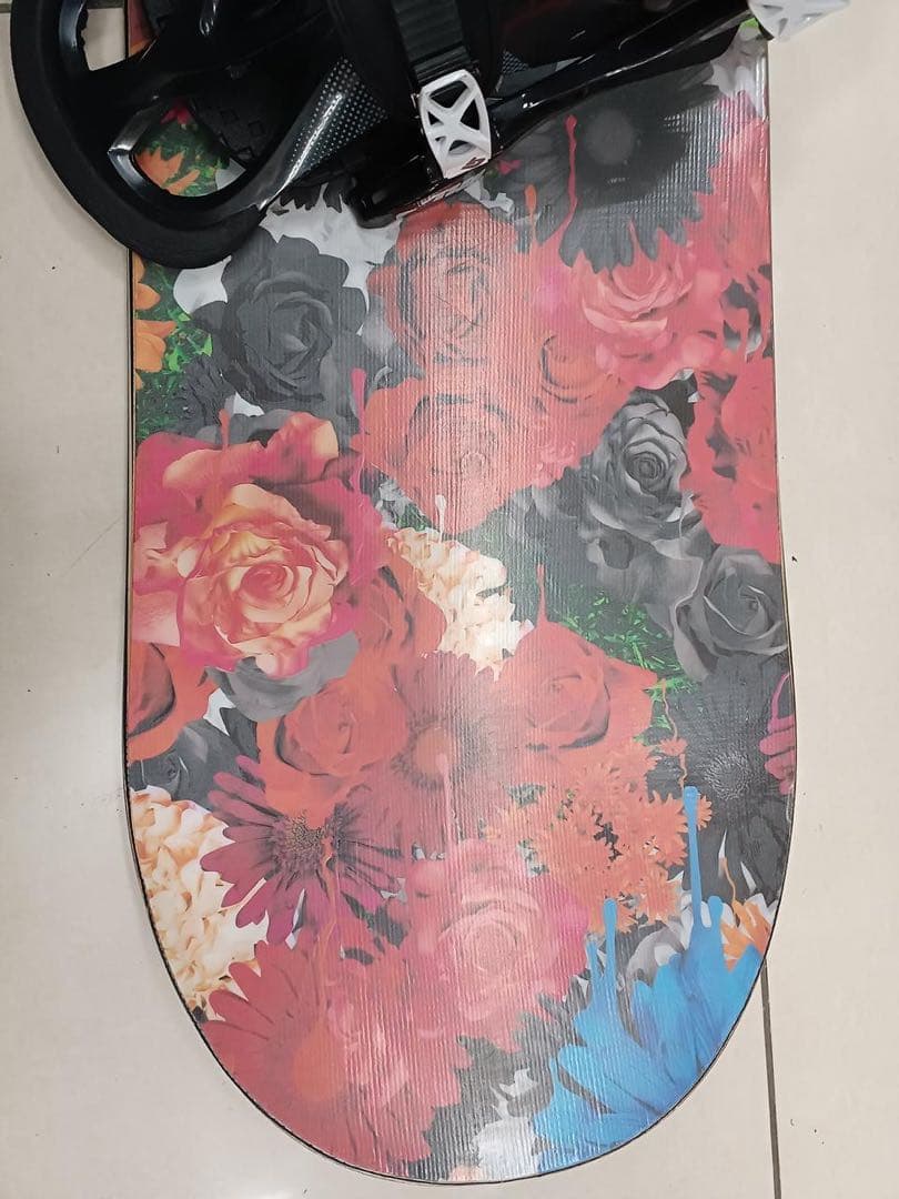 レディース BURTON SOCIAL 142cm 花柄 スノボバイン バートン