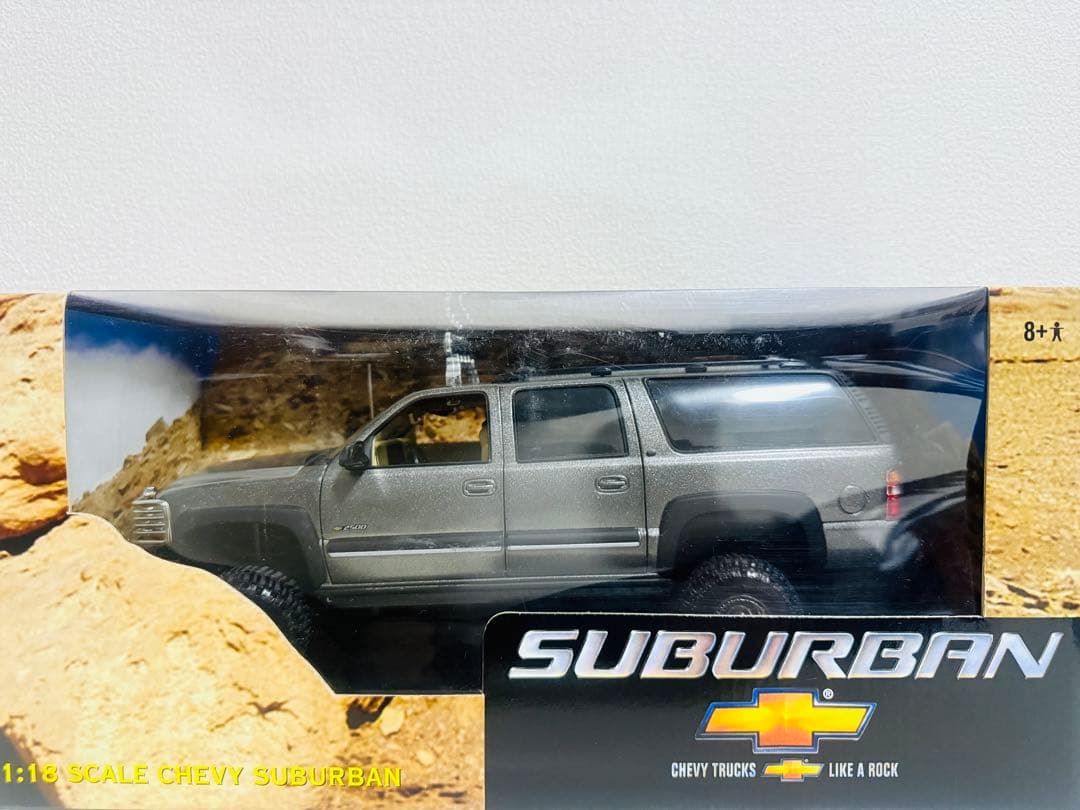 Ertlアーテル/Chevyシボレー Suburbanサバーバン 1/18 絶版