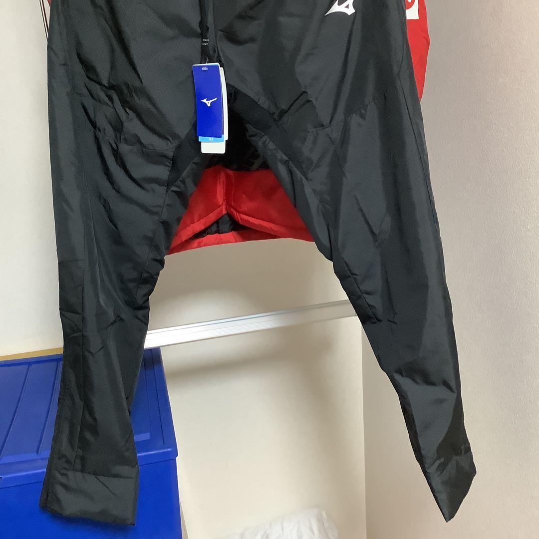 福岡大学サッカー部　Mizuno Jwave フード付きピステ 黒/赤
