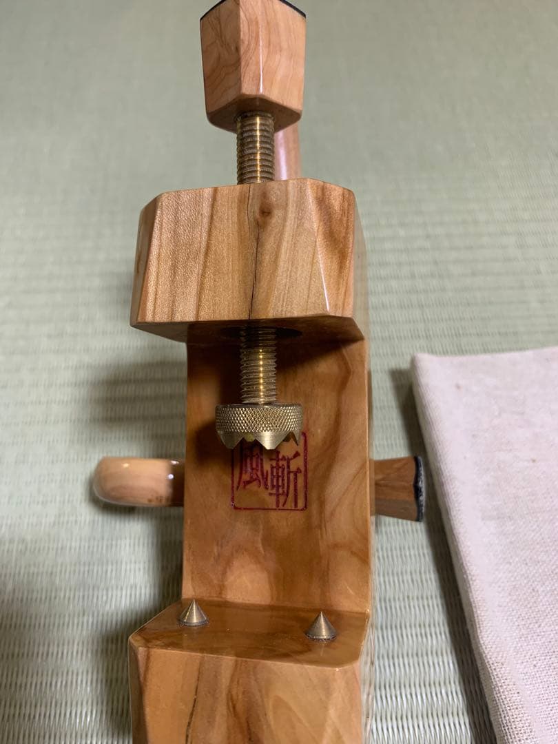 新品・未使用品 風斬銘木シリーズ/大砲万力・大型 竿置き(左右兼用)
