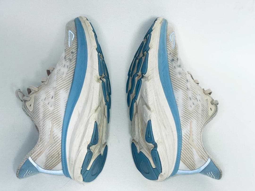 【ホカオネオネ】HOKA　クリフトン9　スニーカー　ランニング　ウォーキング