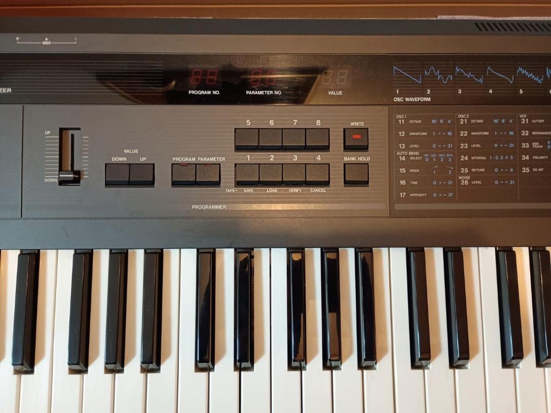 【希少・美品】KORG DW-8000 専用ハードケース付（動作未確認）