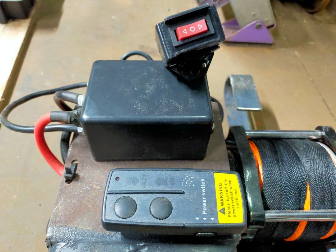 電動ウインチ　ホイスト　マキタバッテリー仕様　リモコンワイヤレス　合成ロープ