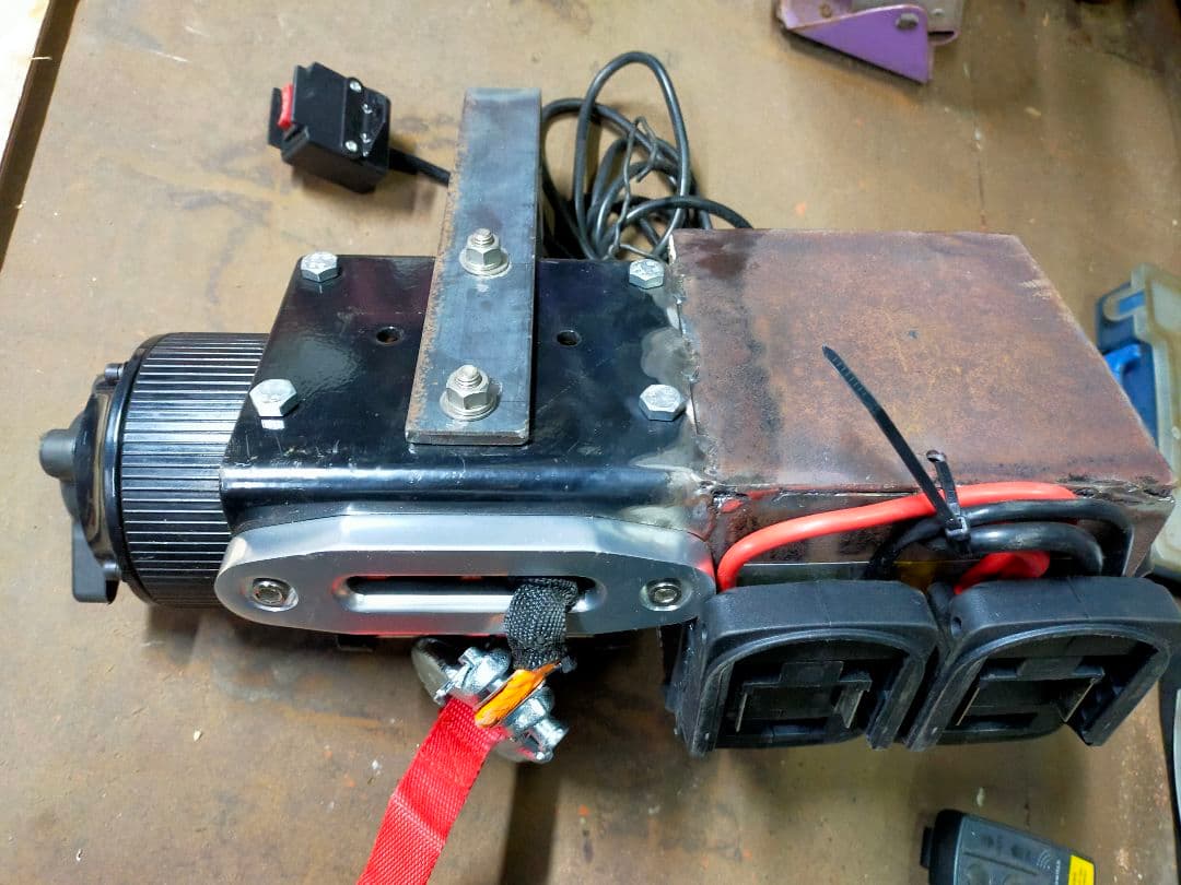 電動ウインチ　ホイスト　マキタバッテリー仕様　リモコンワイヤレス　合成ロープ