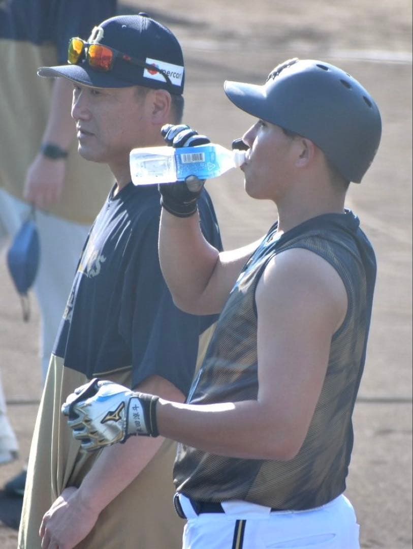 オリックス　バファローズ　来田涼斗　バッティンググローブ　実使用　直筆サイン
