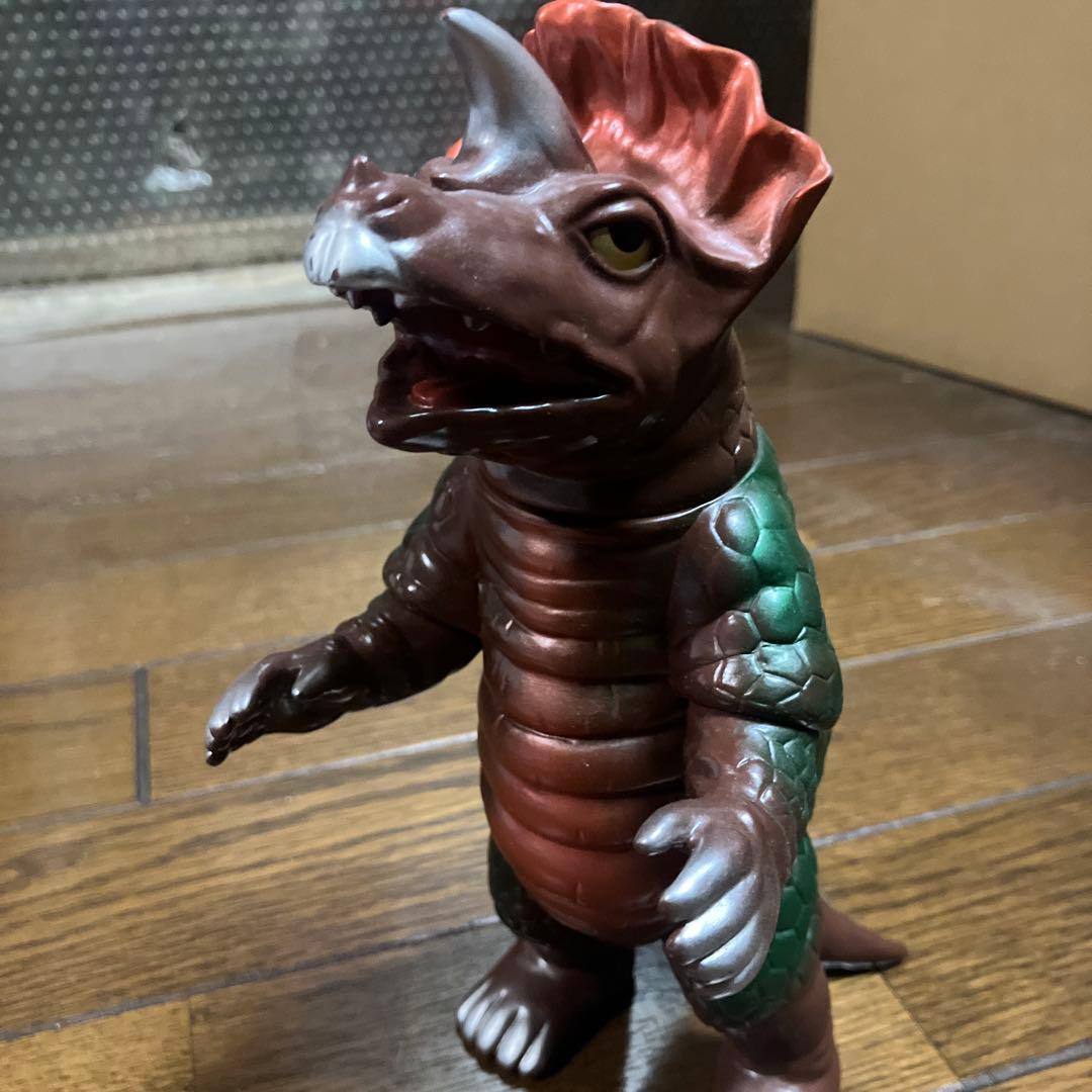 ソフビ アギラ 怪獣郷 やまなや ウルトラセブン ブルマァク マルサン 円谷