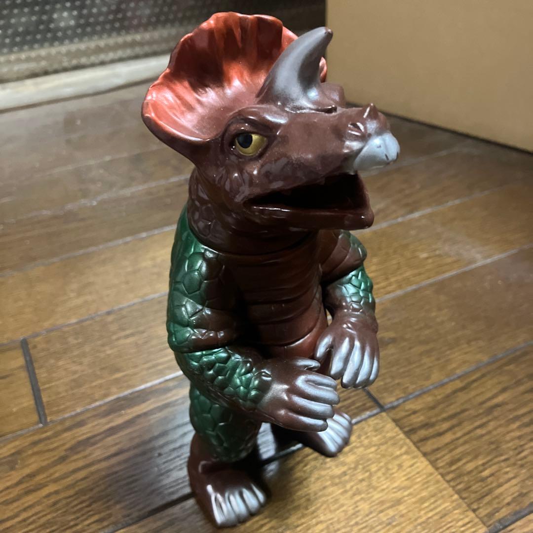ソフビ アギラ 怪獣郷 やまなや ウルトラセブン ブルマァク マルサン 円谷