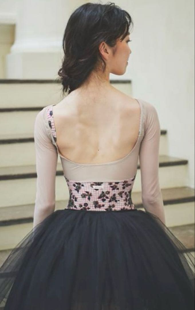 【美品】stina スティナ花柄デザイン レオタード Mサイズ