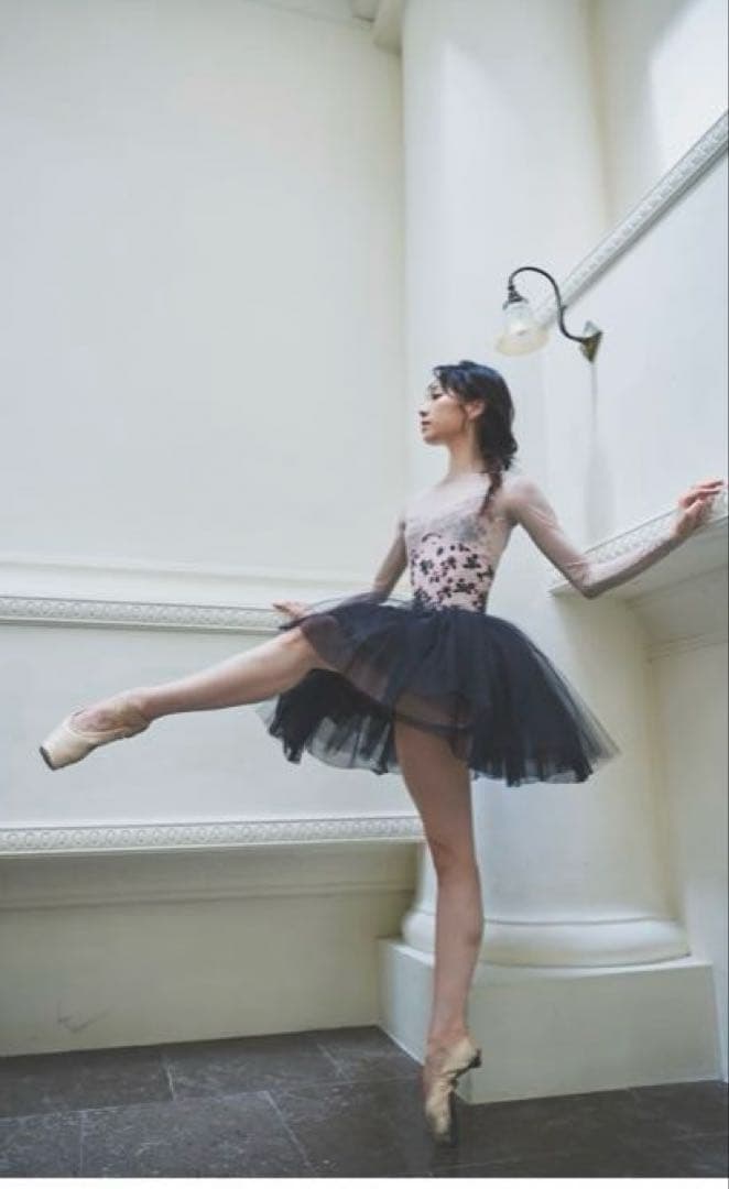 【美品】stina スティナ花柄デザイン レオタード Mサイズ