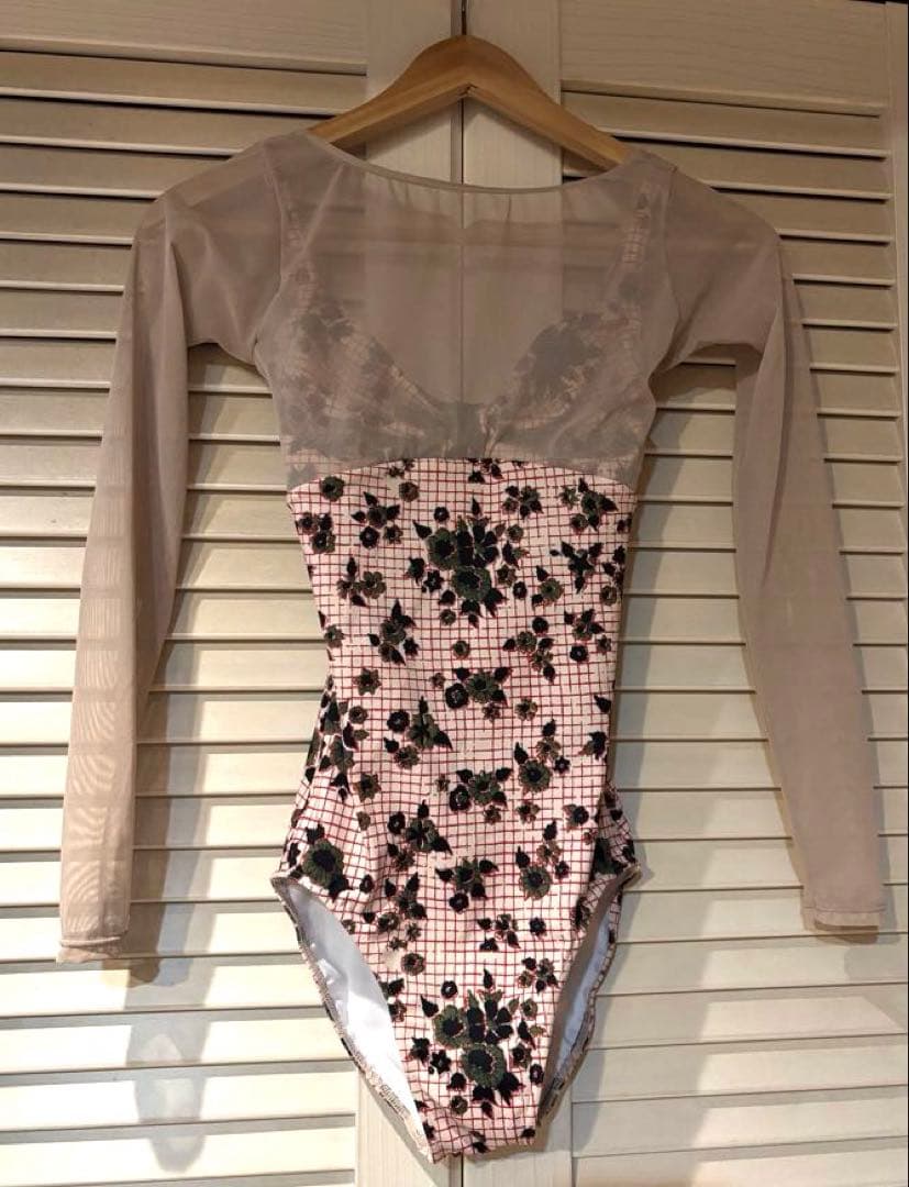 【美品】stina スティナ花柄デザイン レオタード Mサイズ