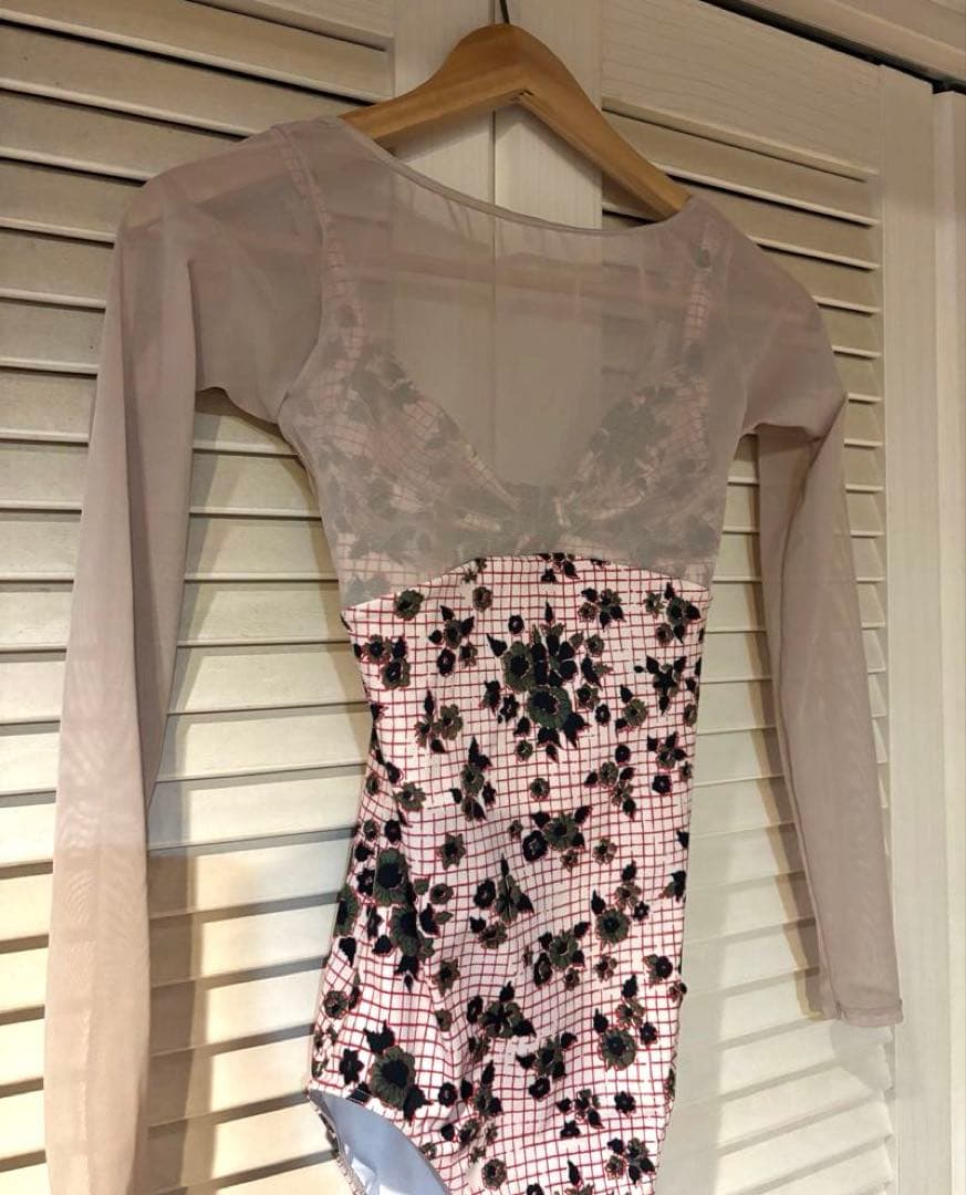 【美品】stina スティナ花柄デザイン レオタード Mサイズ