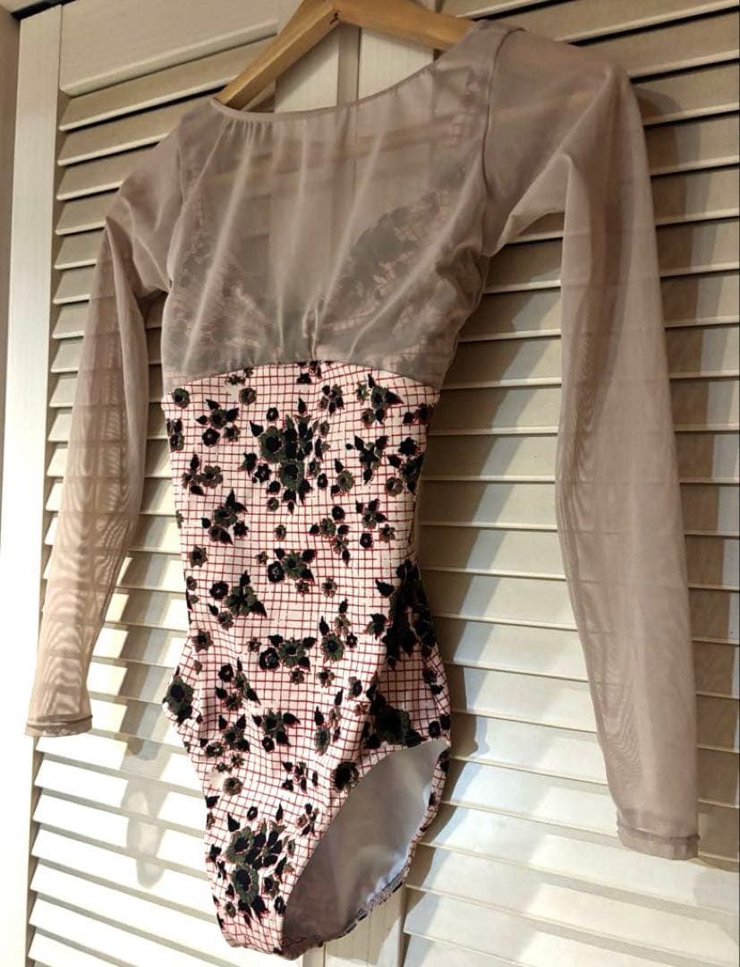【美品】stina スティナ花柄デザイン レオタード Mサイズ