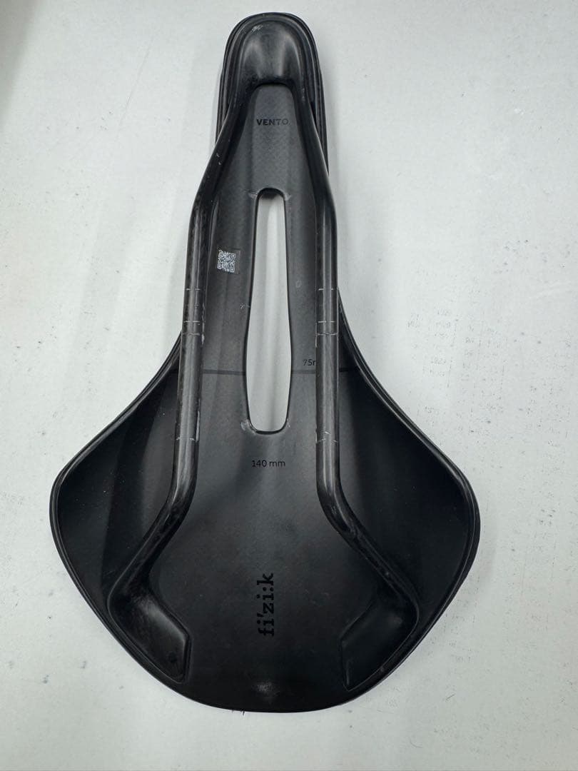 fizik Vento サドル 310mm ブラック