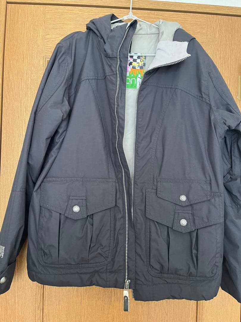 再値下げ！【Burton】【ESTIVO】スノボウェア上下セット　(上L、下M)