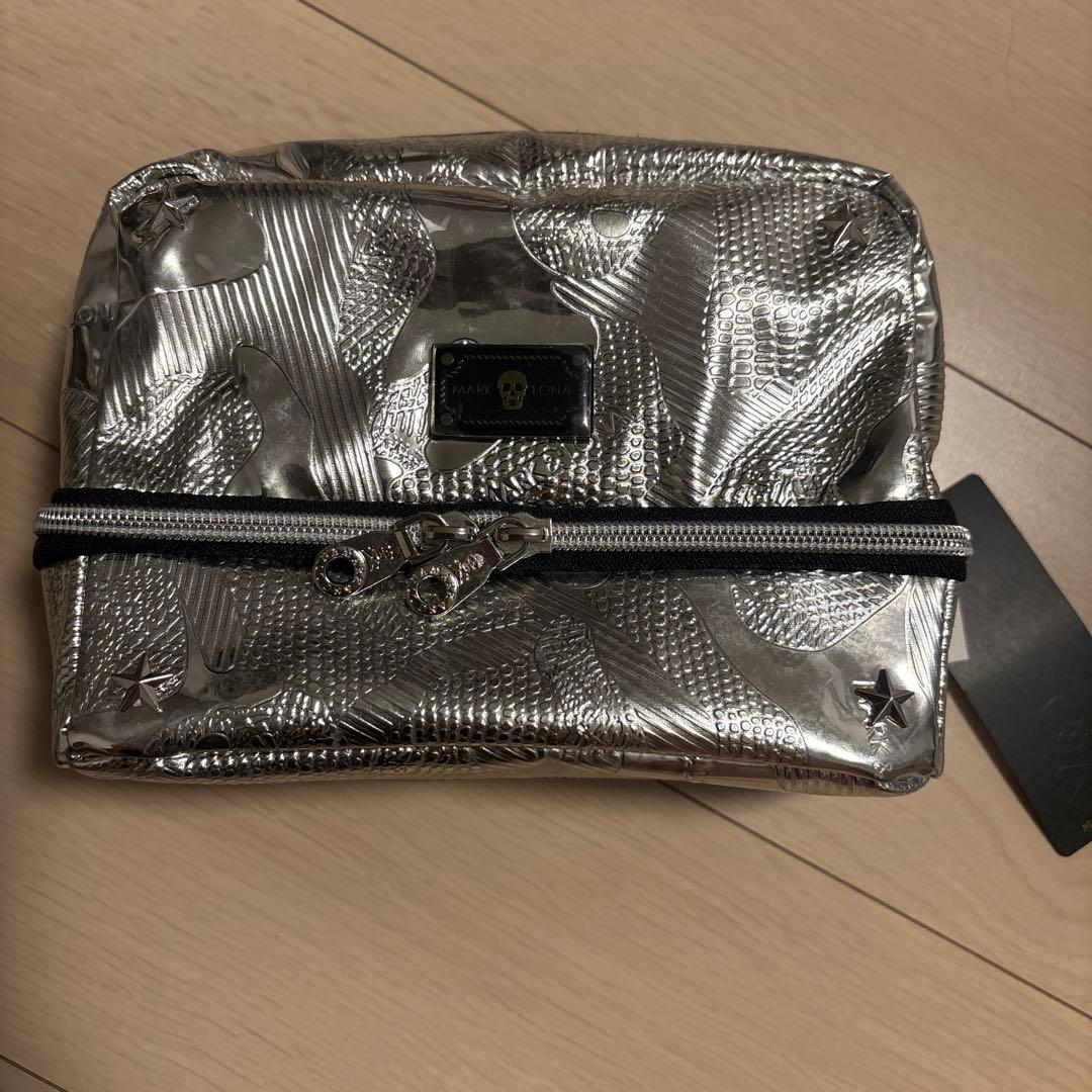 新品未使用！MARK & LONA シルバー小型ポーチ