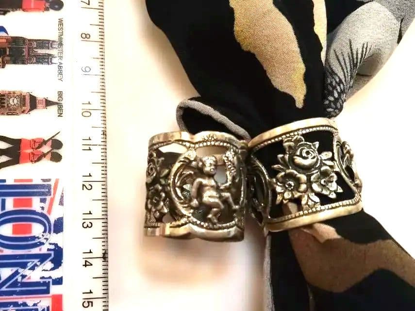 フローラルデザイン ナプキンリング刻印有り 2個セットシルバー８３５