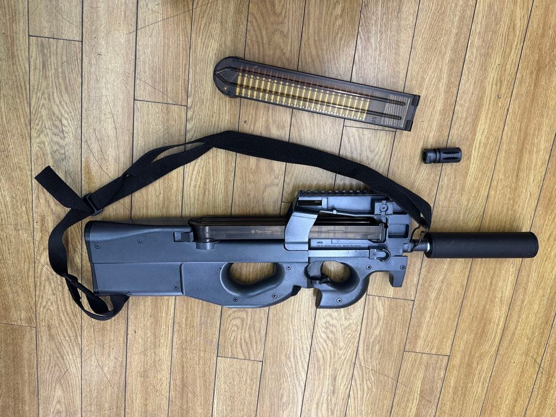 東京マルイ　P90 電動ガン サイレンサー付き おまけバック