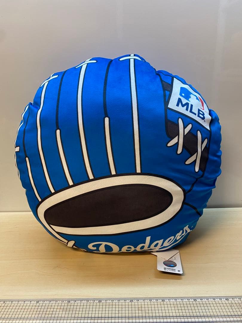 新品　ドジャース　パドレス　MLBグローブデザインクッション ビッグサイズ　2個