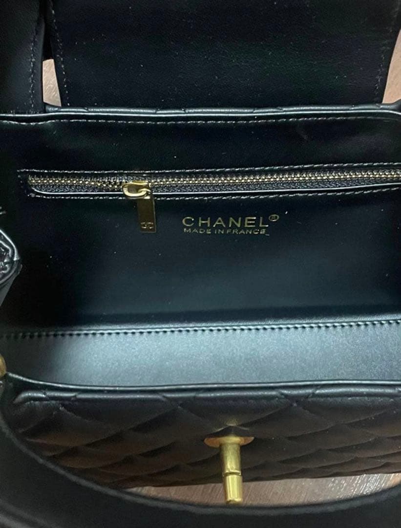 CHANEL ブラック キルティング ハンドバッグ　ノベルティ CC ロゴ