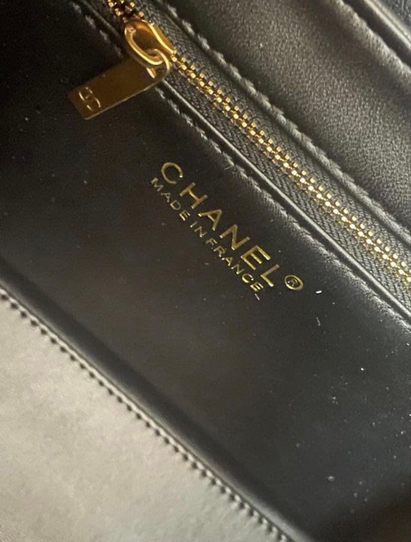 CHANEL ブラック キルティング ハンドバッグ　ノベルティ CC ロゴ