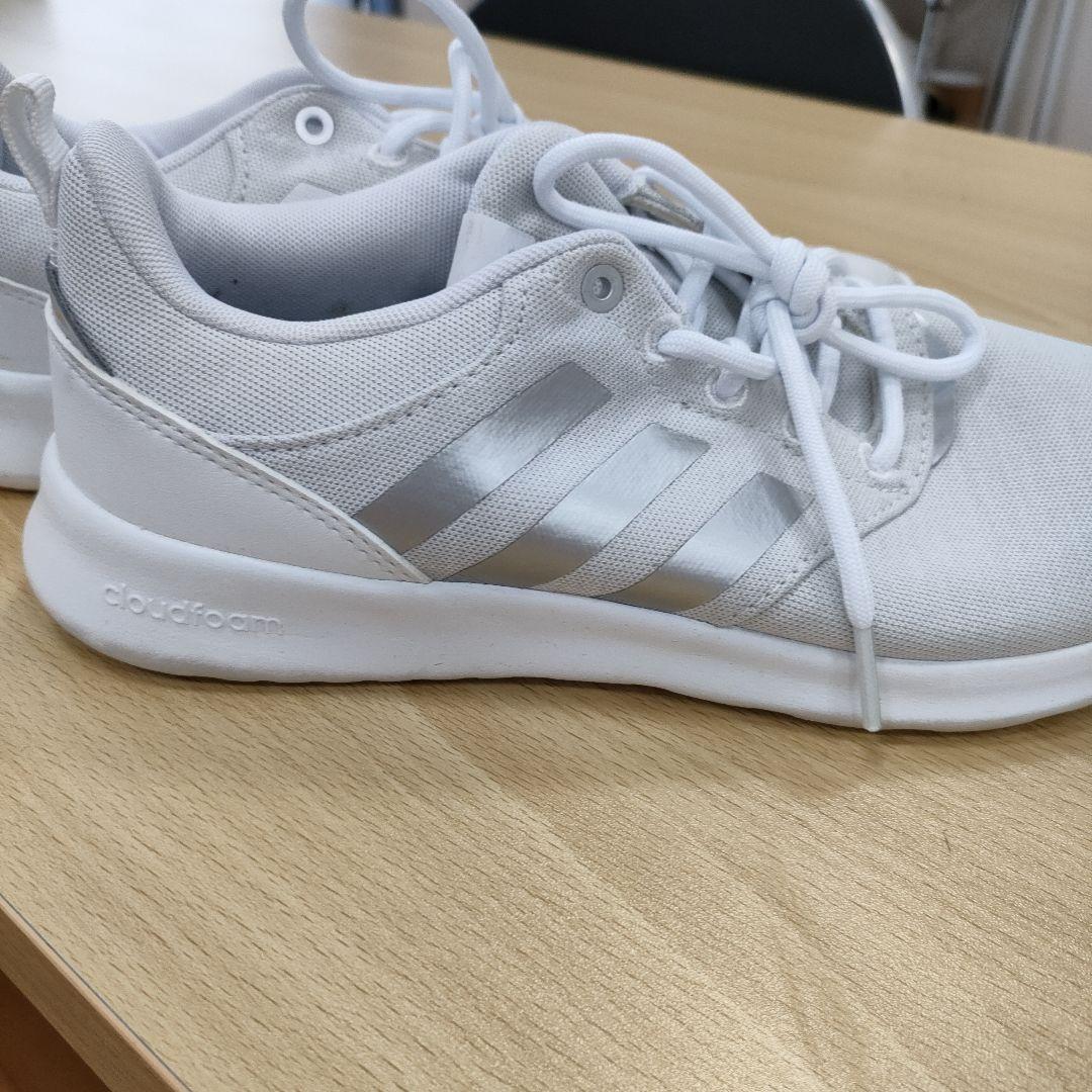 アディダス　ランニングシューズ　24センチ　白✕シルバー　adidas