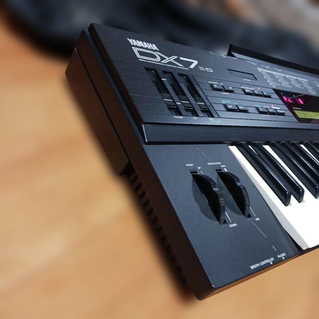 YAMAHA DX7 II-D ジャンク　譜面台　ソフトケース付き