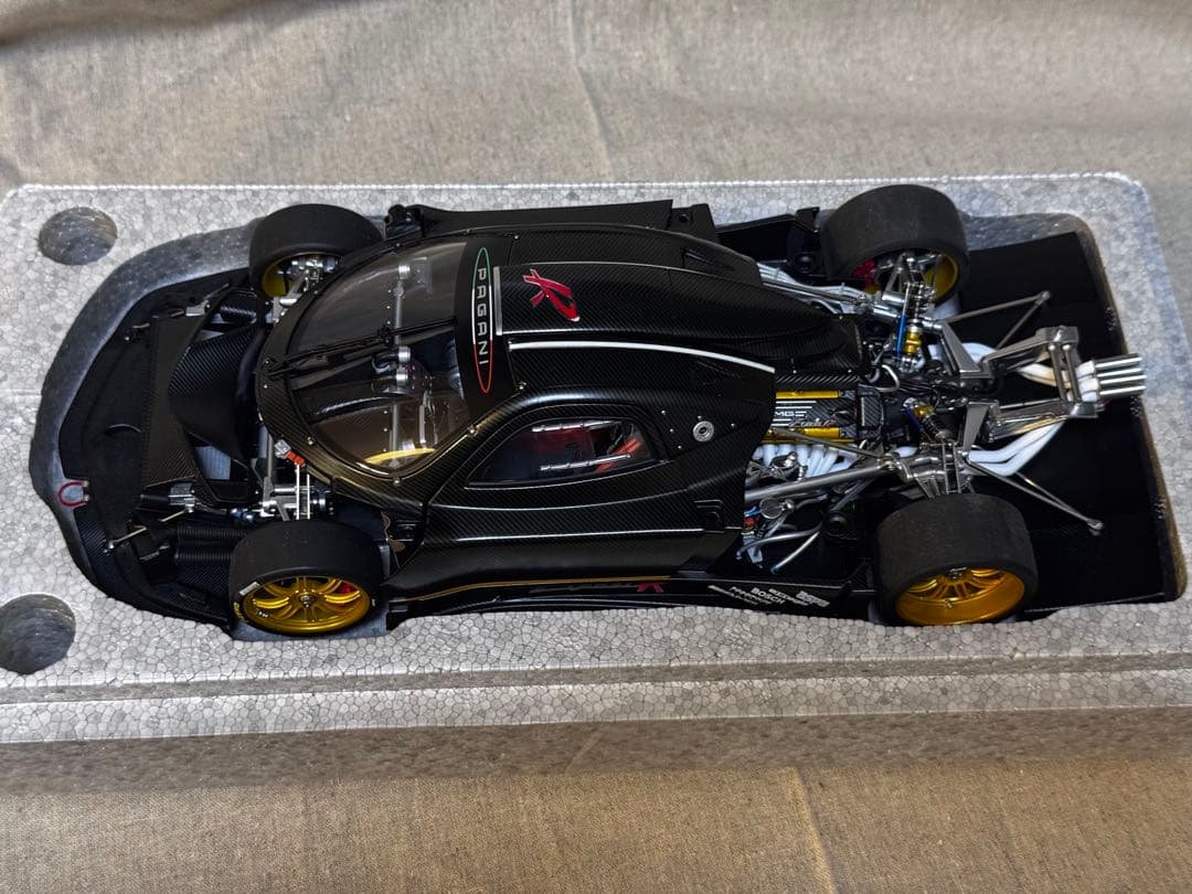ミニカー Pagani Zonda R 1/18 AUTOart