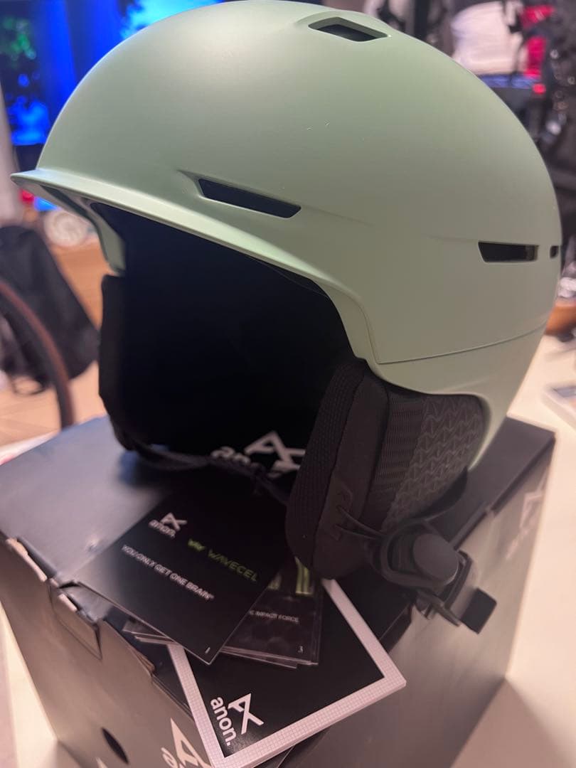 スノボ　ヘルメットanon MERAK WAVECEL Mサイズ　バートン 新品