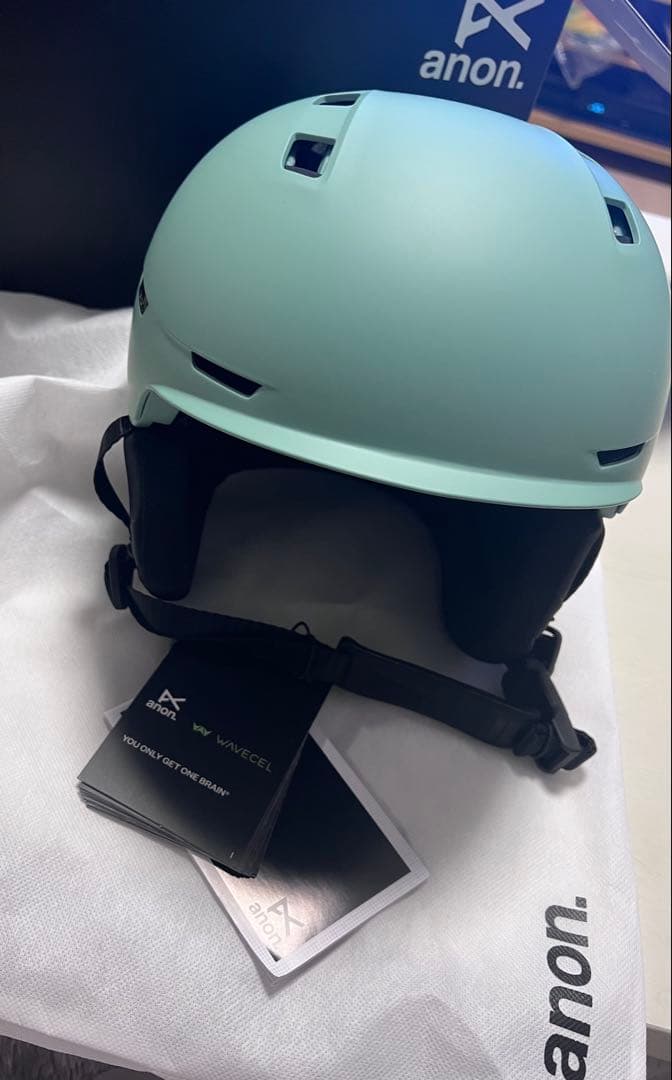 スノボ　ヘルメットanon MERAK WAVECEL Mサイズ　バートン 新品