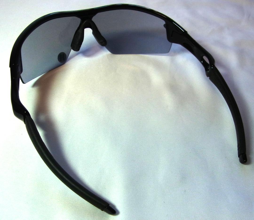 Oakley スポーツ用サングラス 黒　ハードケース付き　未使用