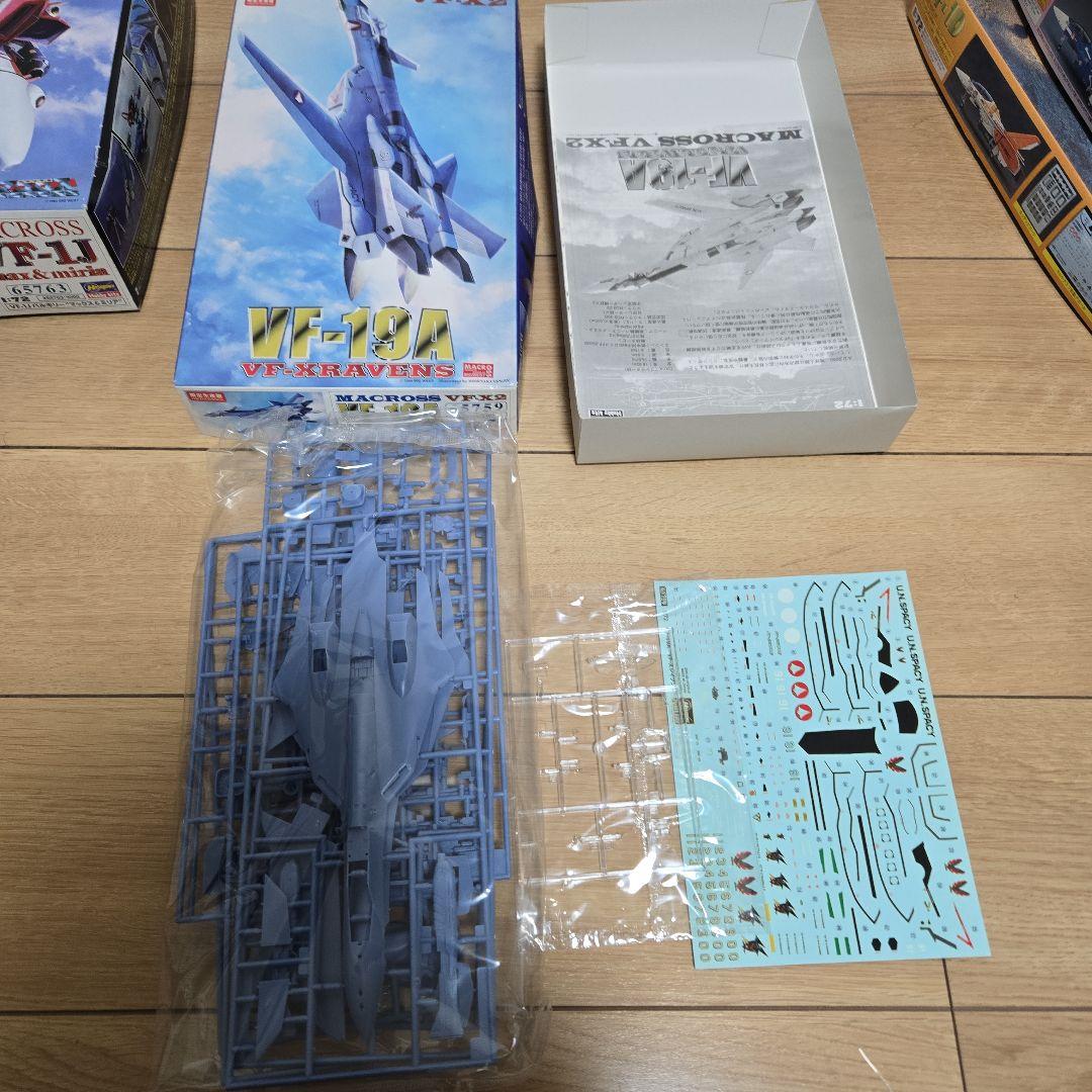 マクロス プラモデル5個+デカールセット VF-1J VF-1D VF-19A