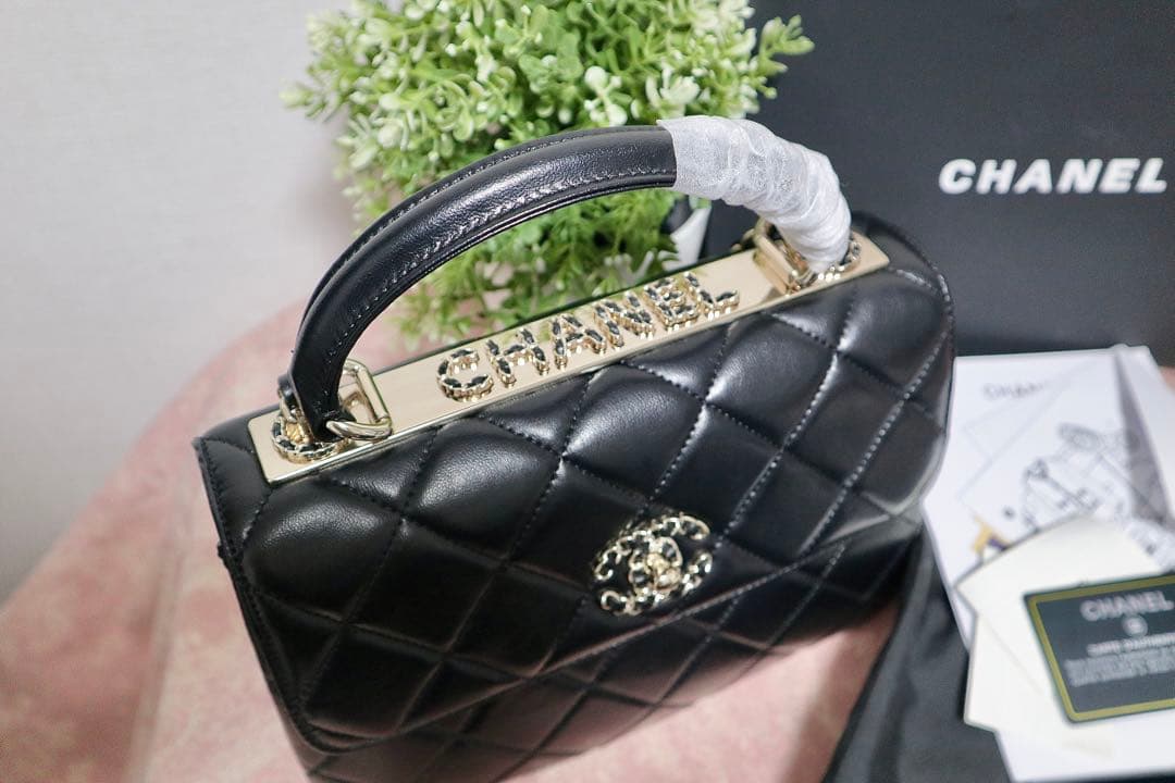 再出品. ブラック キルティング ハンドバッグ ノベルティ・新品未使用