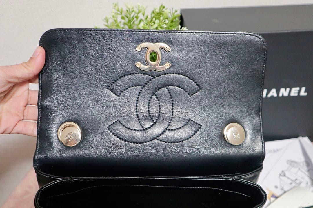 再出品. ブラック キルティング ハンドバッグ ノベルティ・新品未使用