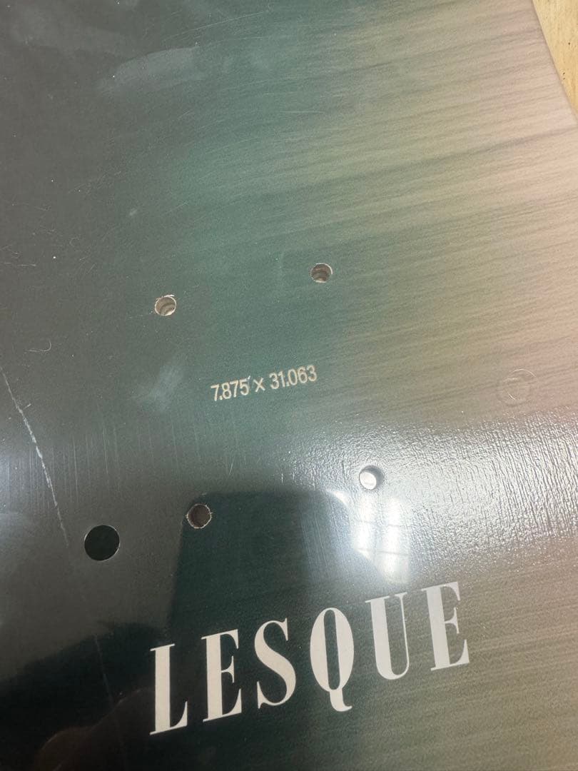 lesque レスケ　スケートボードデッキ 7.875x 31.063